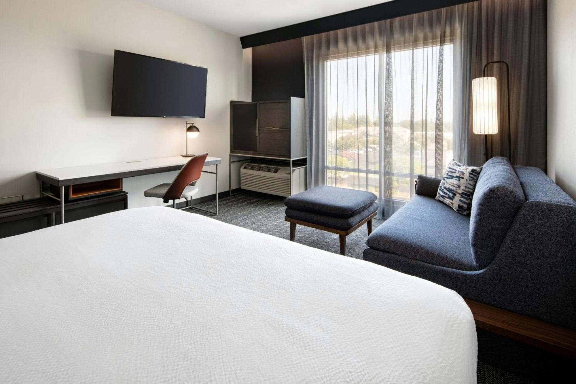 ホテル Courtyard By Marriott Fresno クローヴィス エクステリア 写真