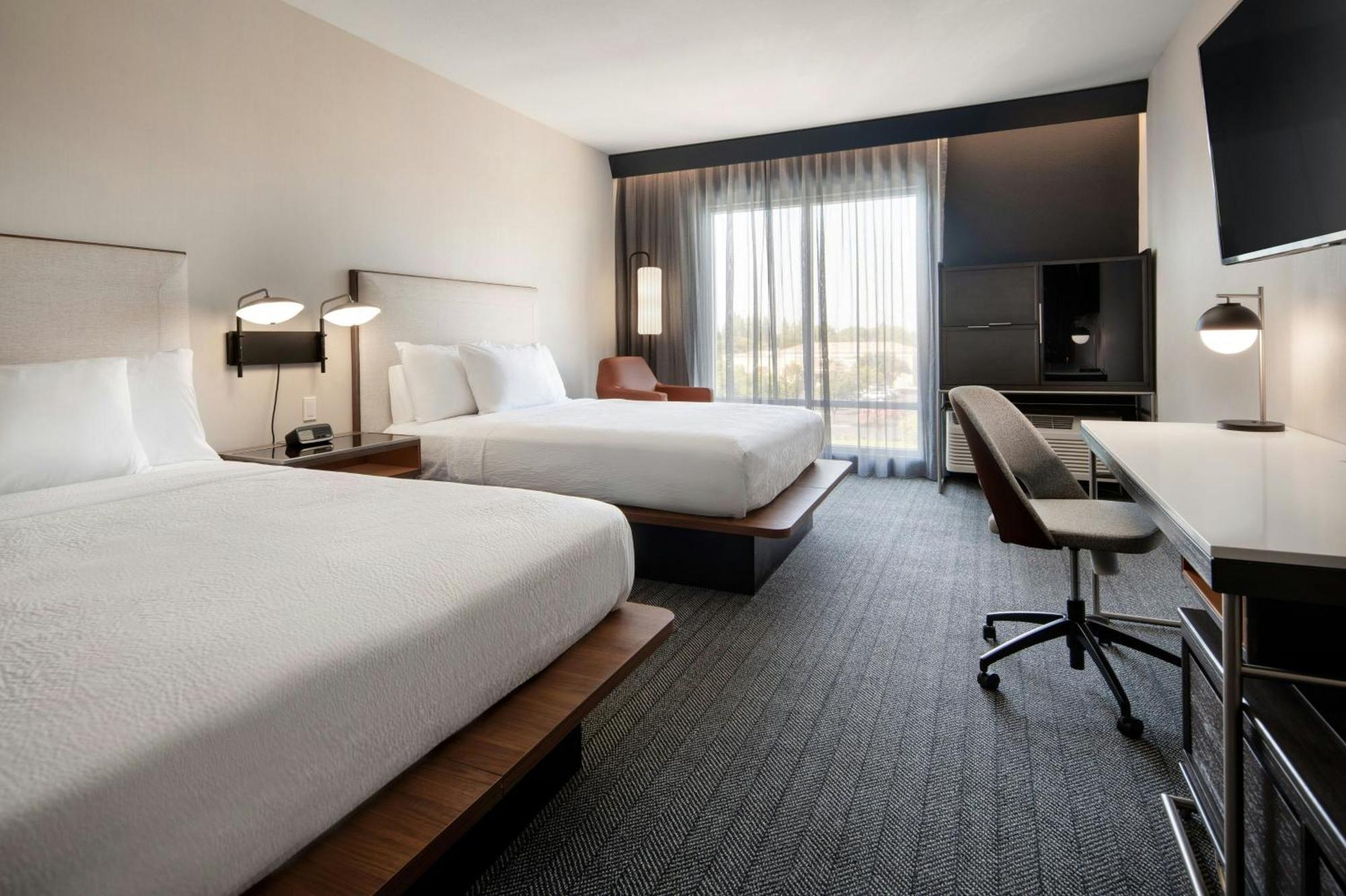 ホテル Courtyard By Marriott Fresno クローヴィス エクステリア 写真