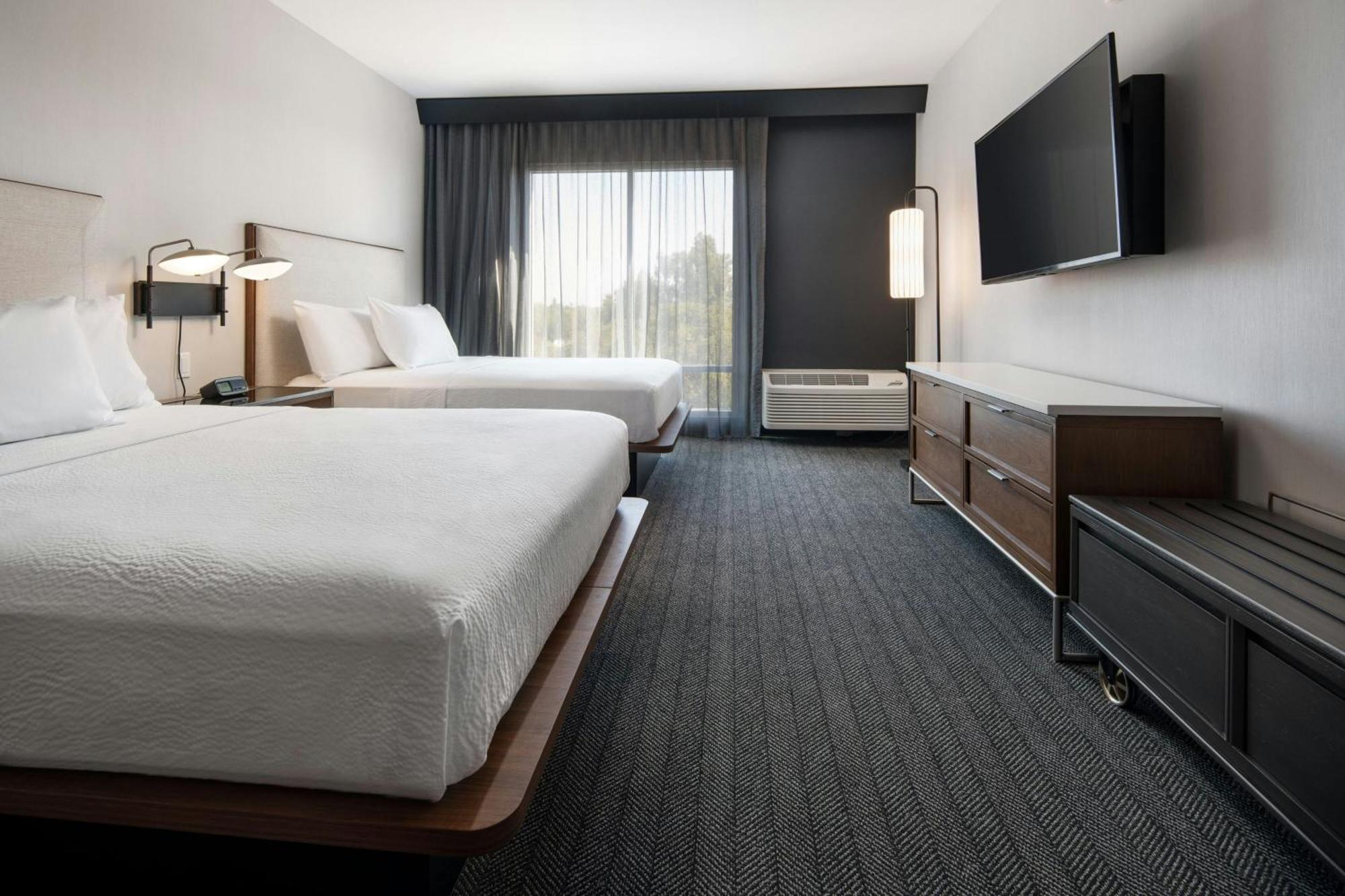 ホテル Courtyard By Marriott Fresno クローヴィス エクステリア 写真