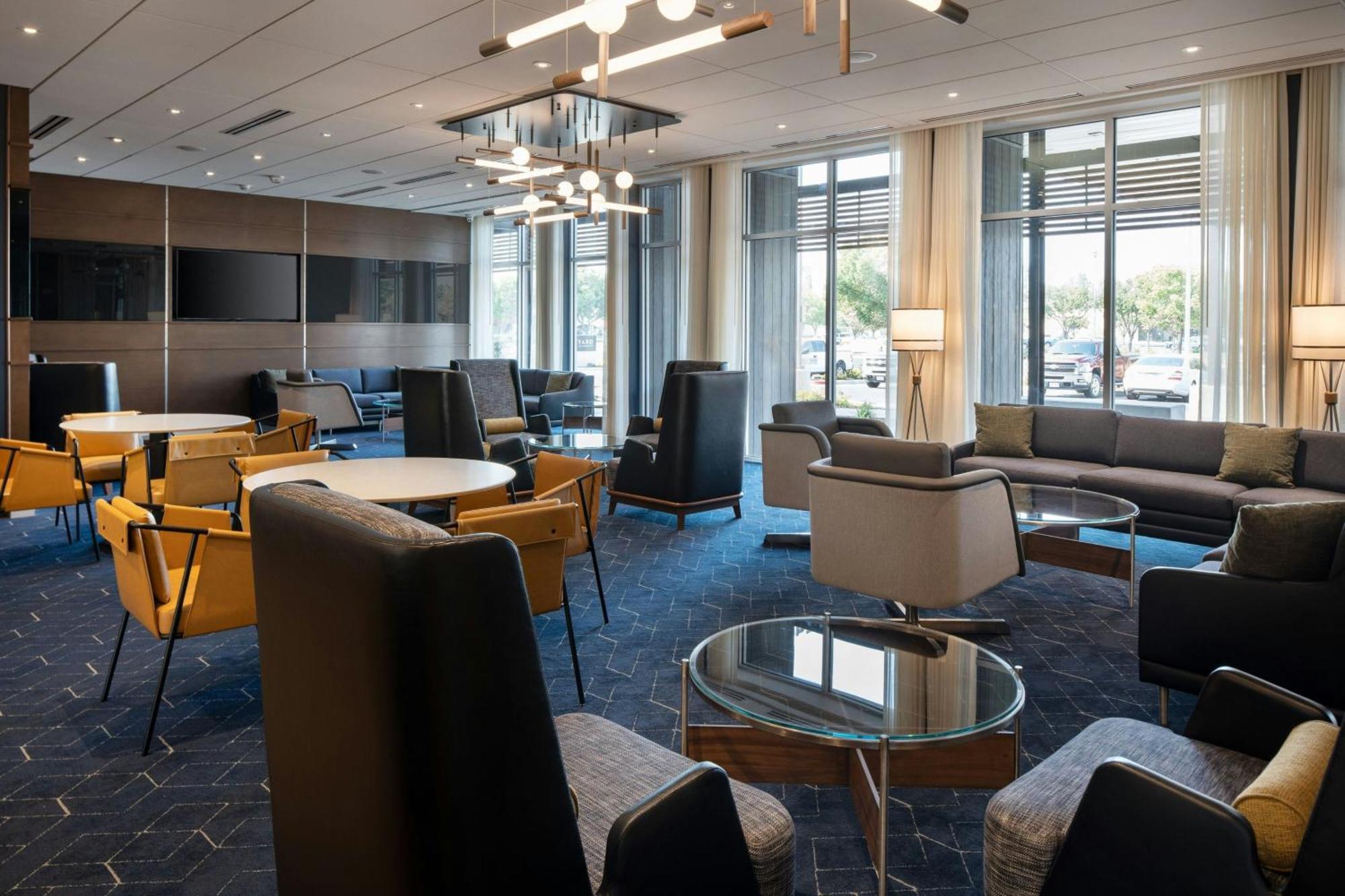 ホテル Courtyard By Marriott Fresno クローヴィス エクステリア 写真