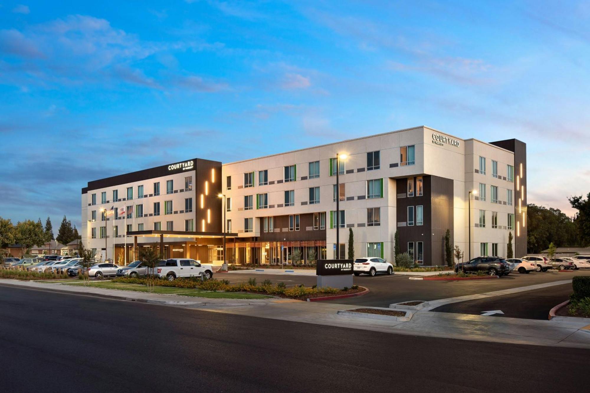 ホテル Courtyard By Marriott Fresno クローヴィス エクステリア 写真